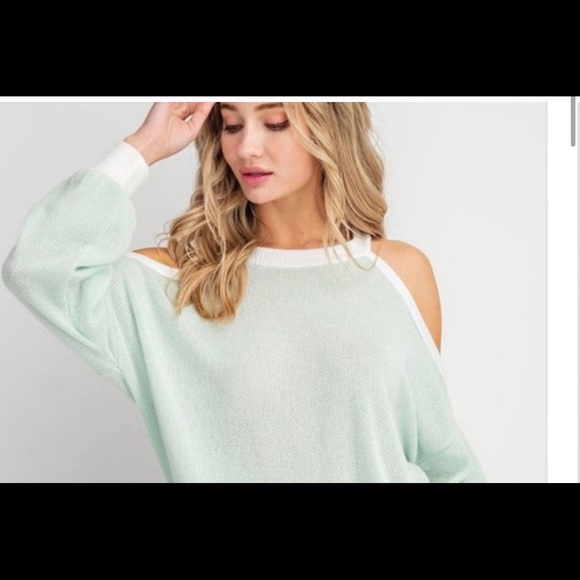 Mint cold shoulder top - Picture 3 of 6